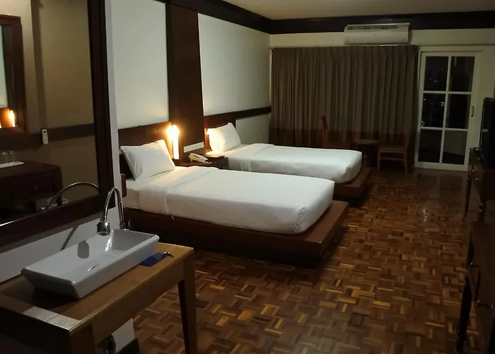 The Executive House 3*