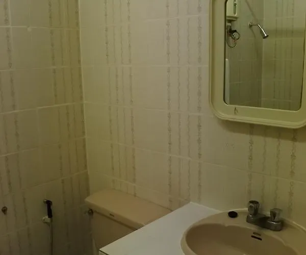 The Executive House 3*